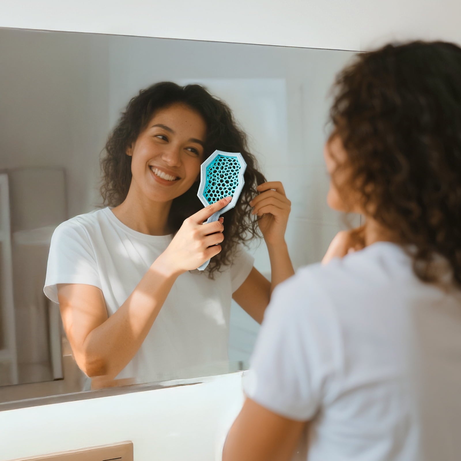 Glacier Curl Detangling Brush – Pain-Free Wet & Dry Brush for 2c–4c Hair, Vented, Blue - Image 3